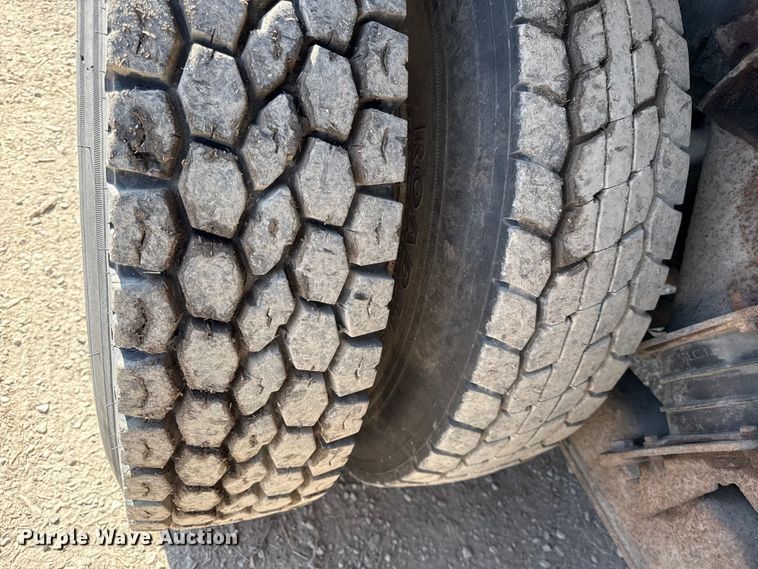 image for item EV7644 2005 International 7400 grapple crane truck