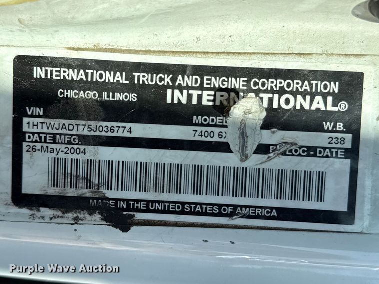 image for item EV7644 2005 International 7400 grapple crane truck