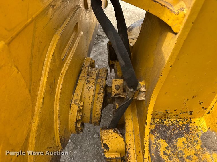 image for item FB0958 2011 Komatsu D65PX-17 dozer
