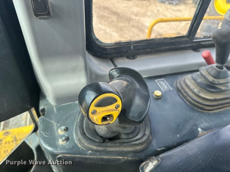 image for item FB0958 2011 Komatsu D65PX-17 dozer