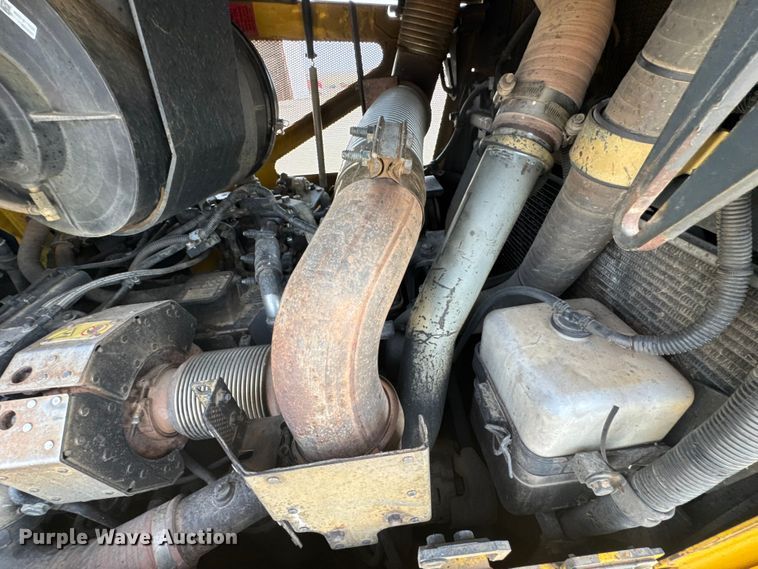 image for item FB0958 2011 Komatsu D65PX-17 dozer