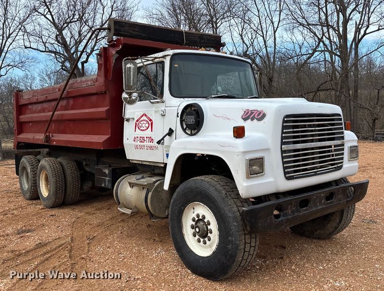 image for item FB3016 1986 Ford LT8000 dump truck