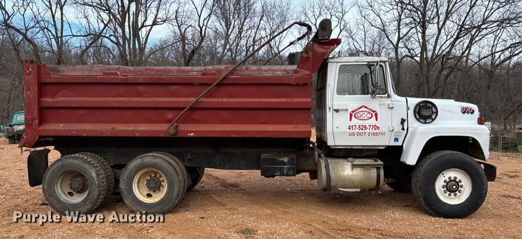 image for item FB3016 1986 Ford LT8000 dump truck