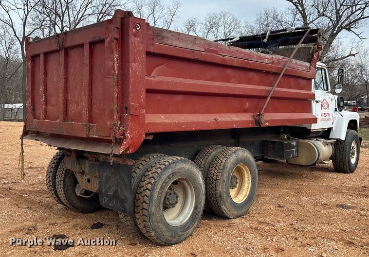 image for item FB3016 1986 Ford LT8000 dump truck