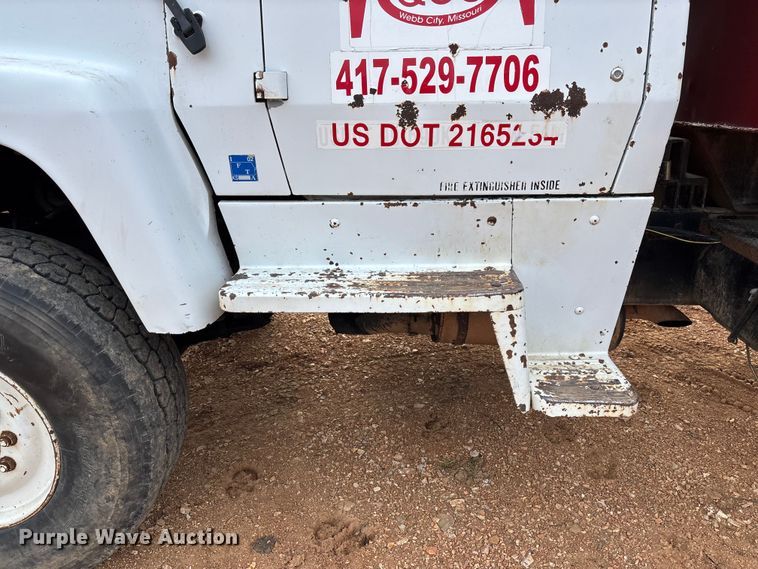 image for item FB3016 1986 Ford LT8000 dump truck