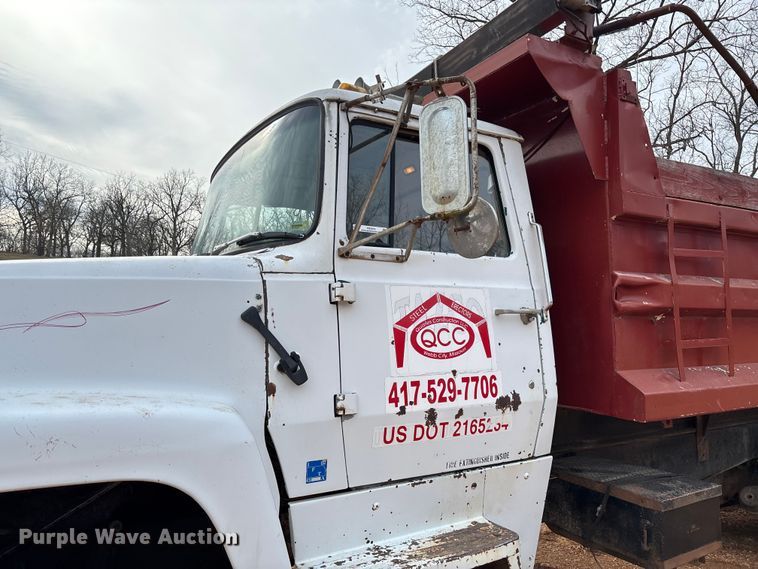 image for item FB3016 1986 Ford LT8000 dump truck