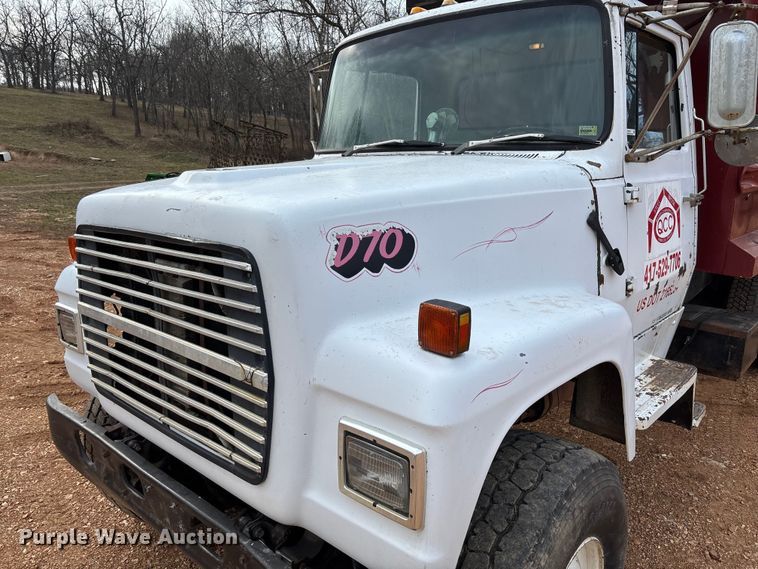 image for item FB3016 1986 Ford LT8000 dump truck