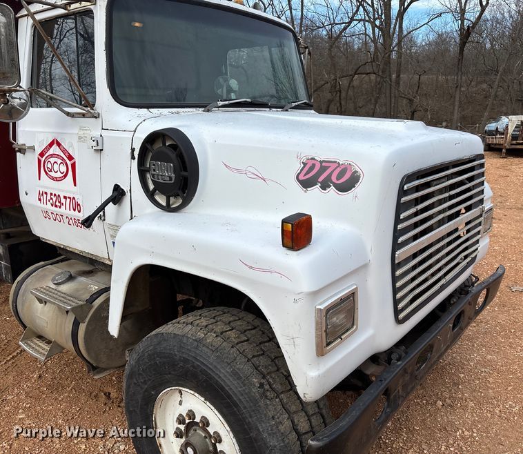 image for item FB3016 1986 Ford LT8000 dump truck