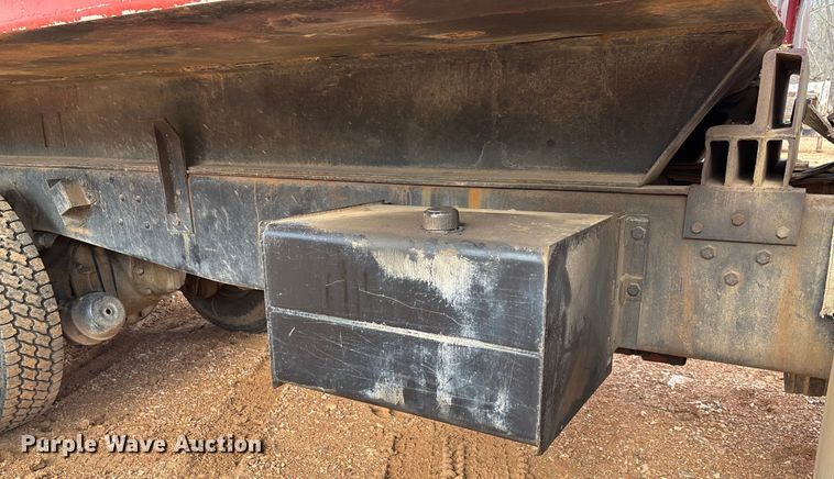 image for item FB3016 1986 Ford LT8000 dump truck