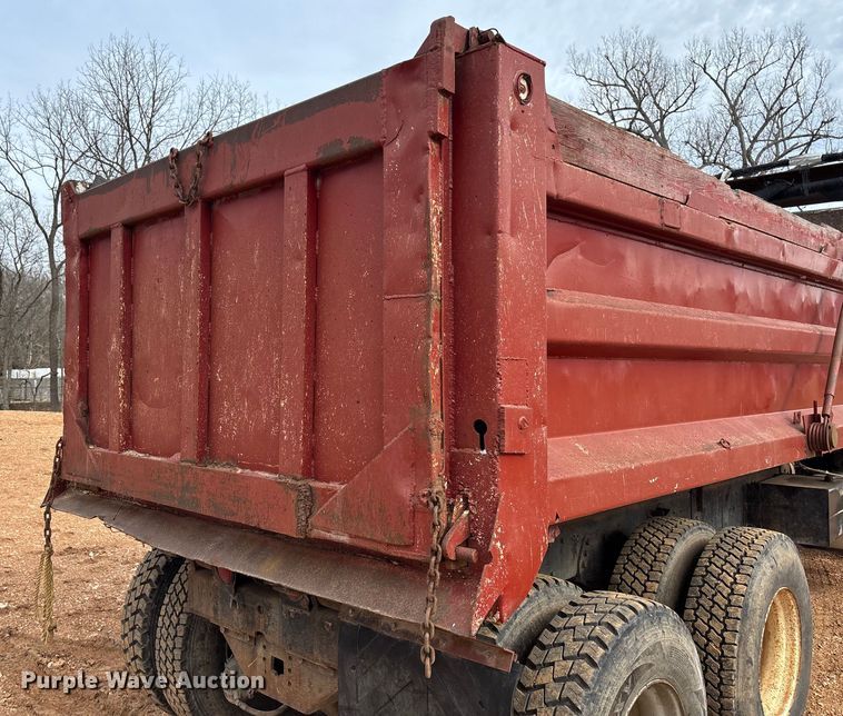 image for item FB3016 1986 Ford LT8000 dump truck