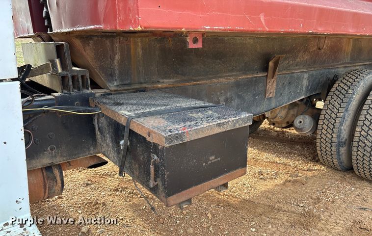 image for item FB3016 1986 Ford LT8000 dump truck