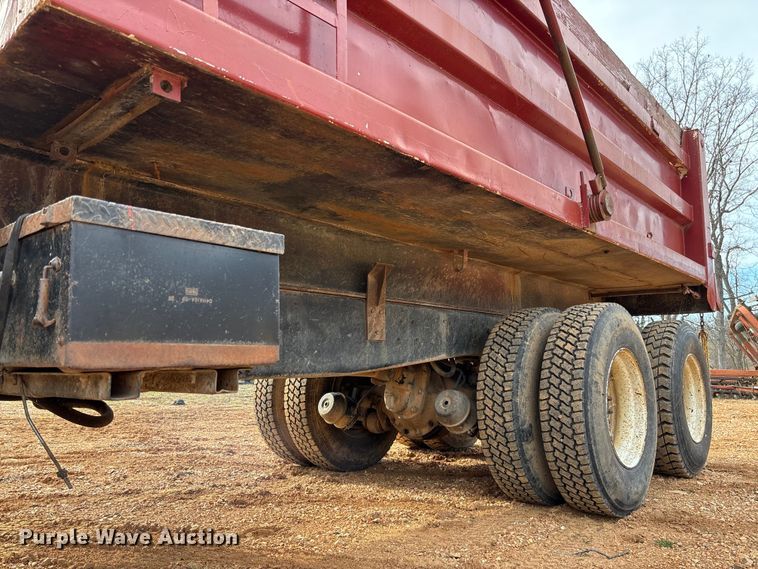 image for item FB3016 1986 Ford LT8000 dump truck