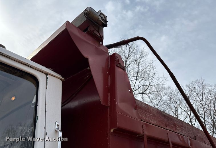 image for item FB3016 1986 Ford LT8000 dump truck