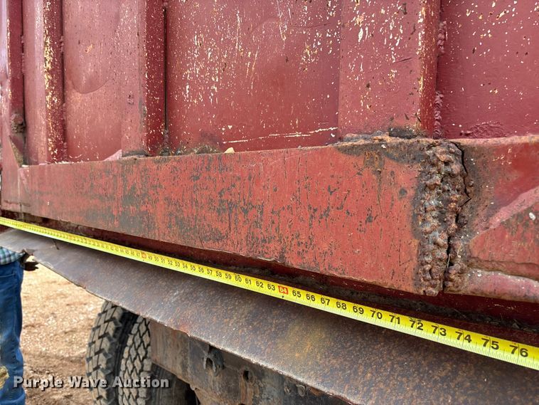 image for item FB3016 1986 Ford LT8000 dump truck