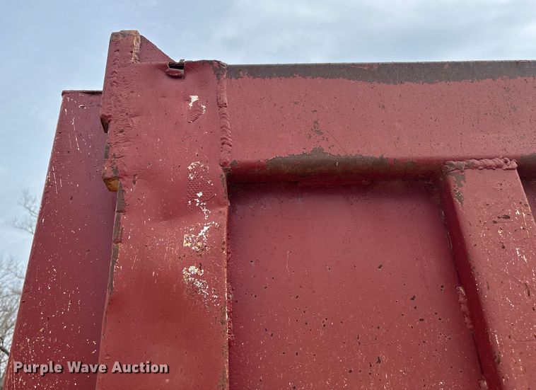 image for item FB3016 1986 Ford LT8000 dump truck