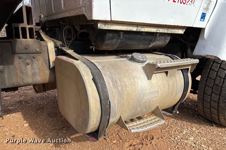 image for item FB3016 1986 Ford LT8000 dump truck