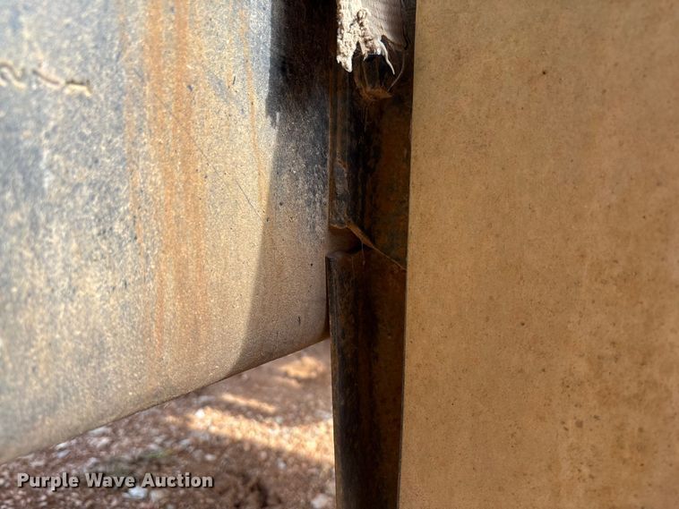 image for item FB3016 1986 Ford LT8000 dump truck