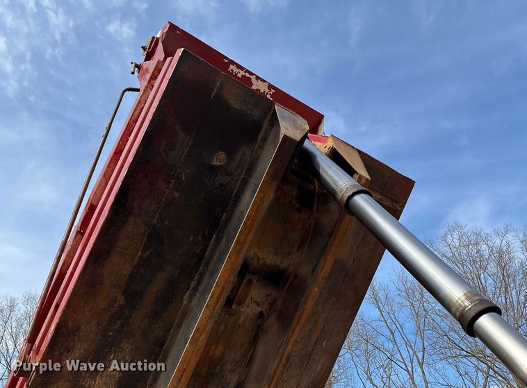 image for item FB3016 1986 Ford LT8000 dump truck