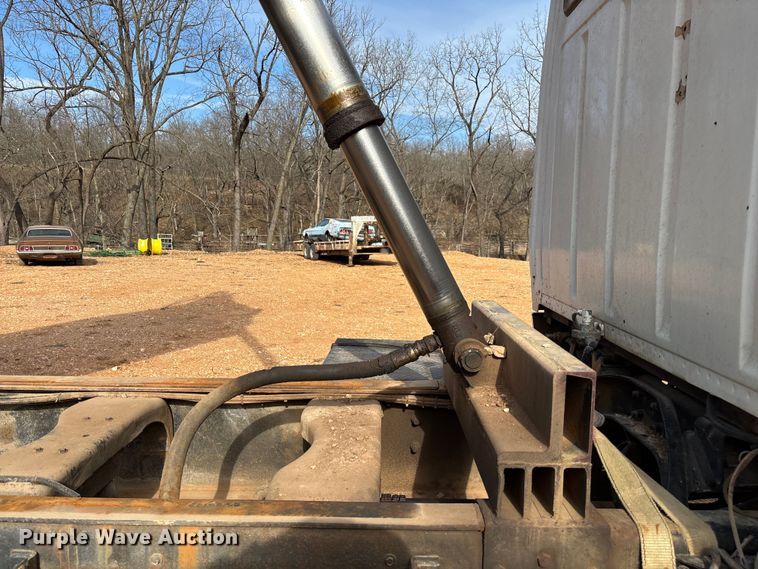 image for item FB3016 1986 Ford LT8000 dump truck