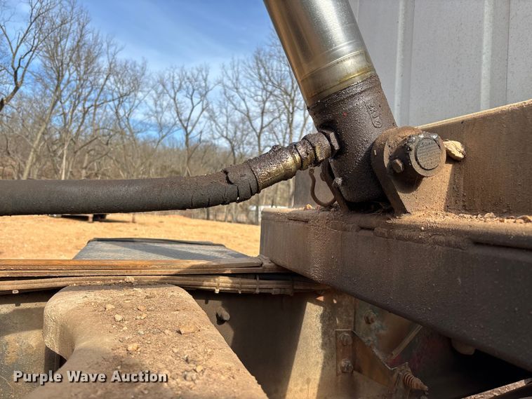 image for item FB3016 1986 Ford LT8000 dump truck