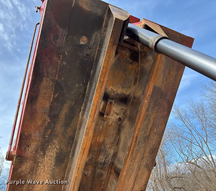 image for item FB3016 1986 Ford LT8000 dump truck