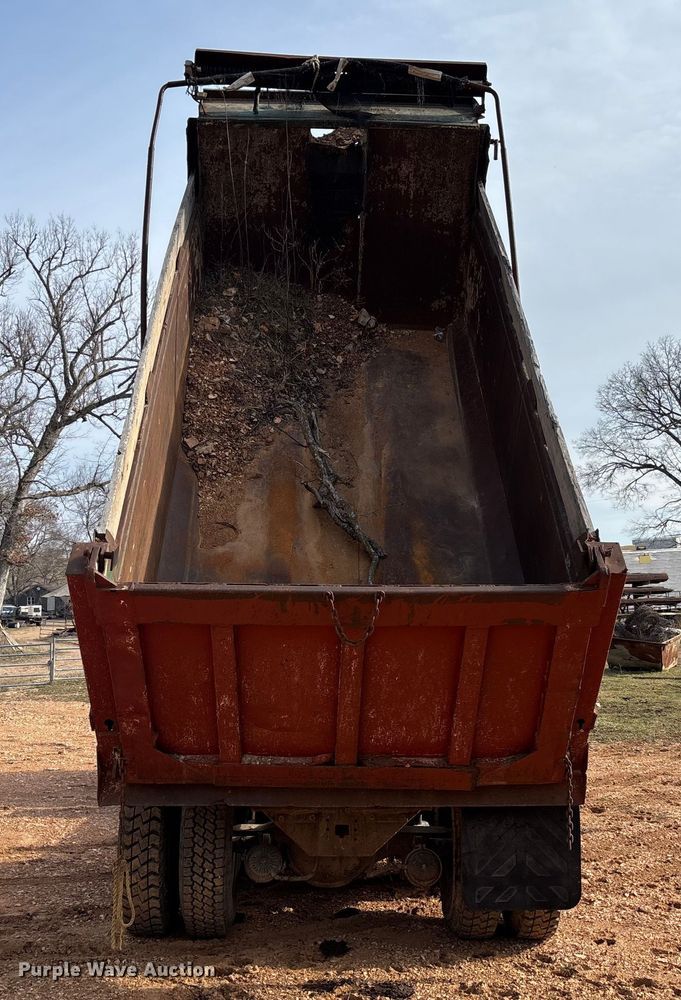 image for item FB3016 1986 Ford LT8000 dump truck