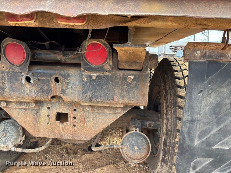 image for item FB3016 1986 Ford LT8000 dump truck