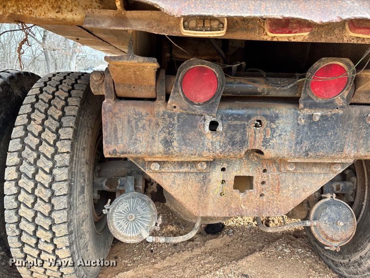 image for item FB3016 1986 Ford LT8000 dump truck