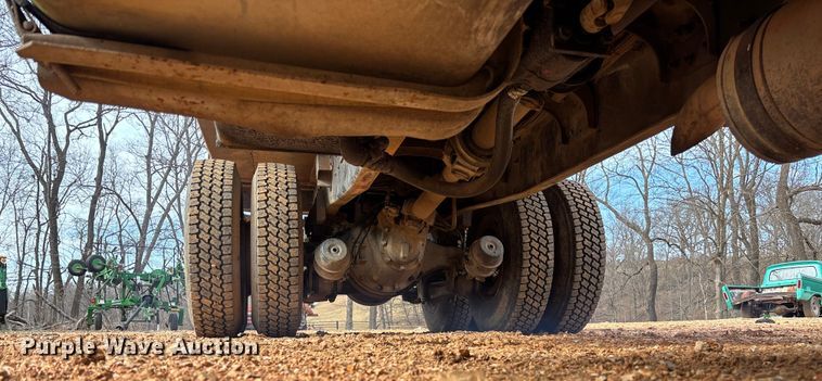 image for item FB3016 1986 Ford LT8000 dump truck