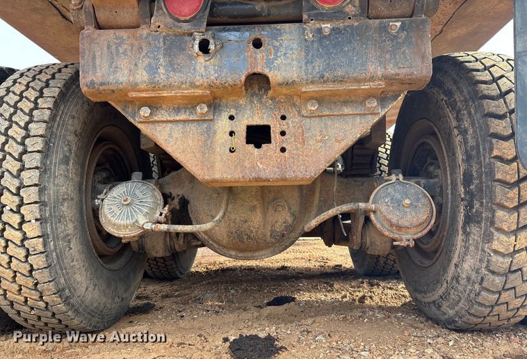 image for item FB3016 1986 Ford LT8000 dump truck