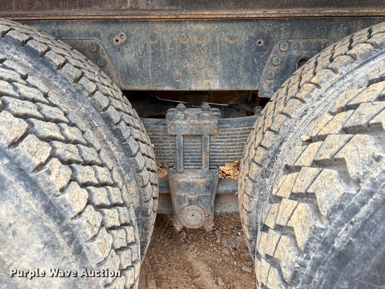 image for item FB3016 1986 Ford LT8000 dump truck