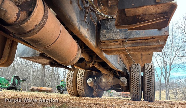 image for item FB3016 1986 Ford LT8000 dump truck