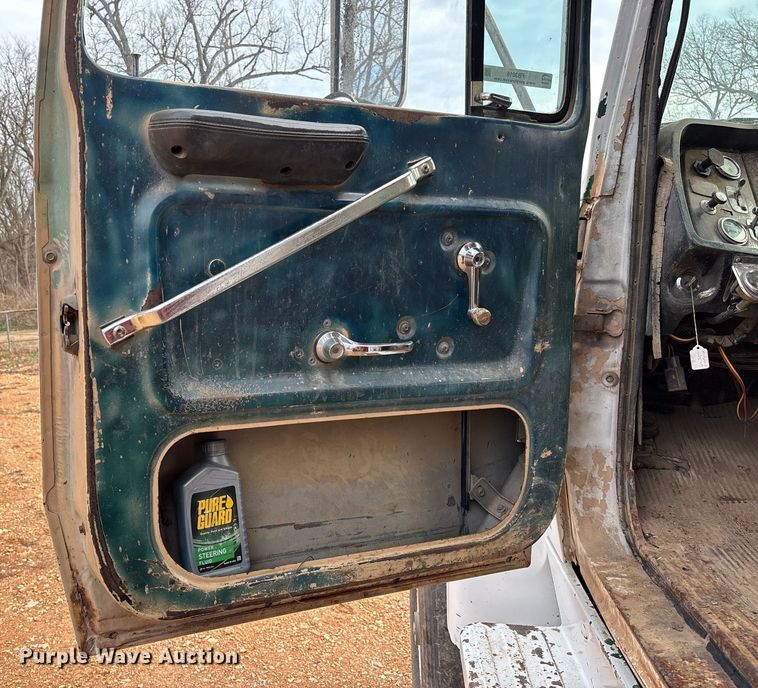 image for item FB3016 1986 Ford LT8000 dump truck