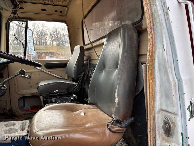 image for item FB3016 1986 Ford LT8000 dump truck