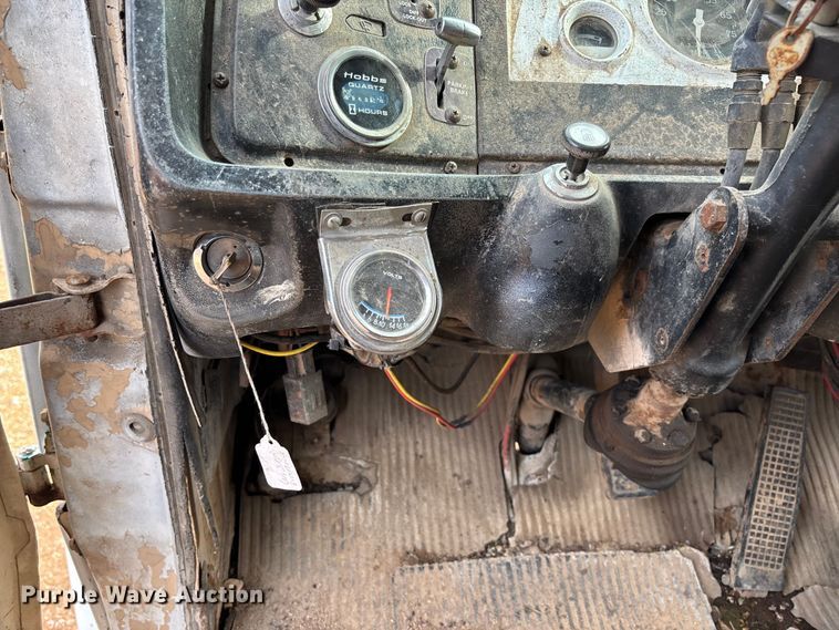 image for item FB3016 1986 Ford LT8000 dump truck