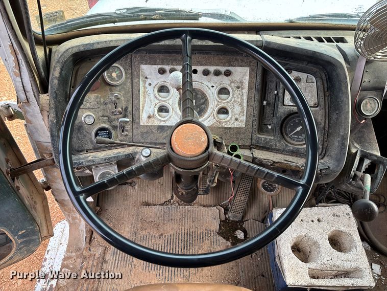 image for item FB3016 1986 Ford LT8000 dump truck