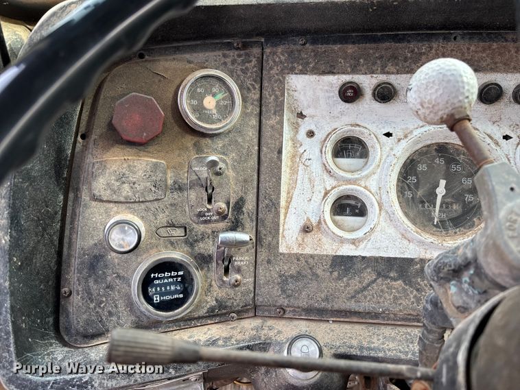 image for item FB3016 1986 Ford LT8000 dump truck