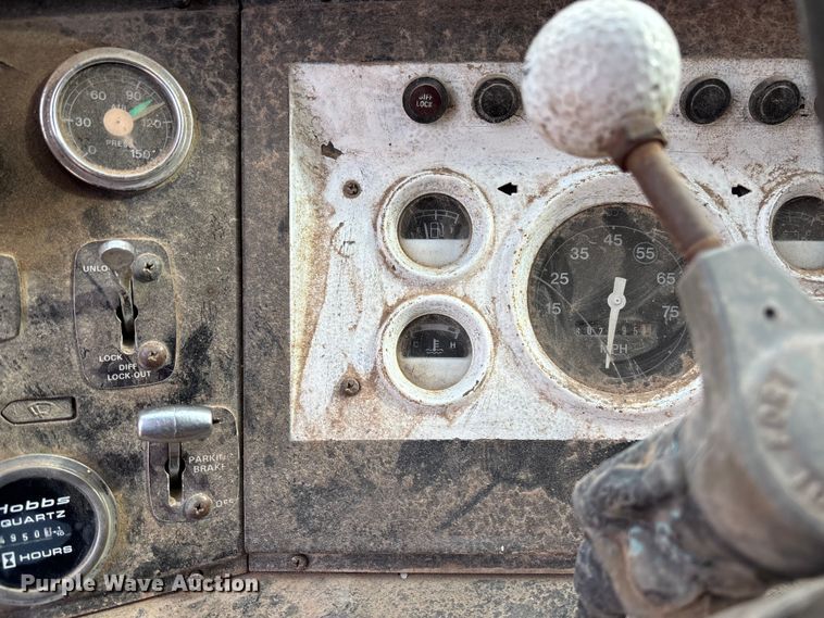 image for item FB3016 1986 Ford LT8000 dump truck