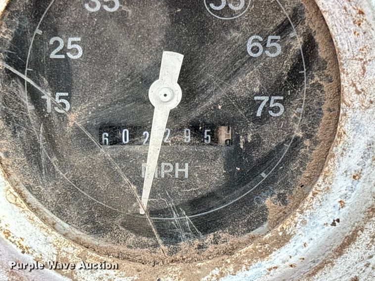 image for item FB3016 1986 Ford LT8000 dump truck