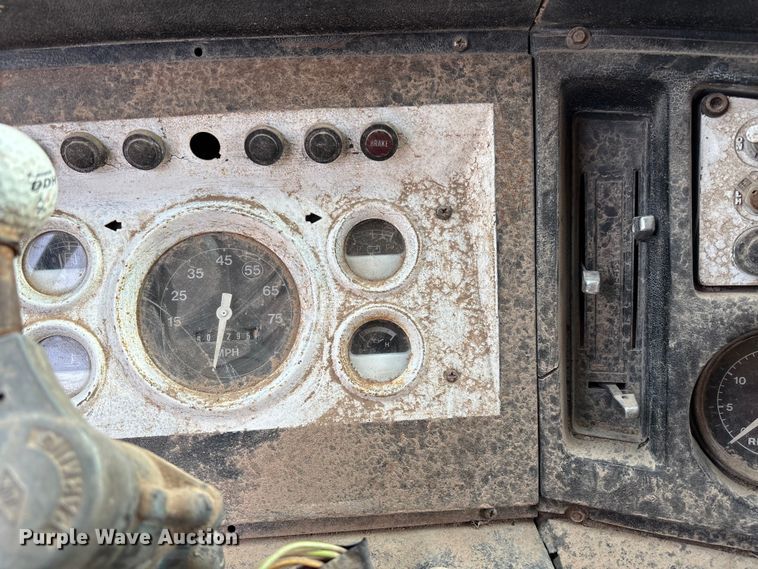 image for item FB3016 1986 Ford LT8000 dump truck