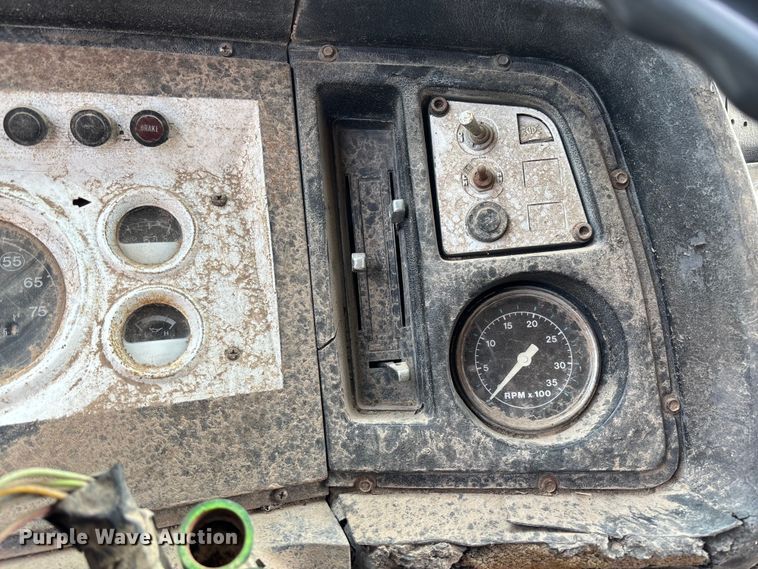 image for item FB3016 1986 Ford LT8000 dump truck