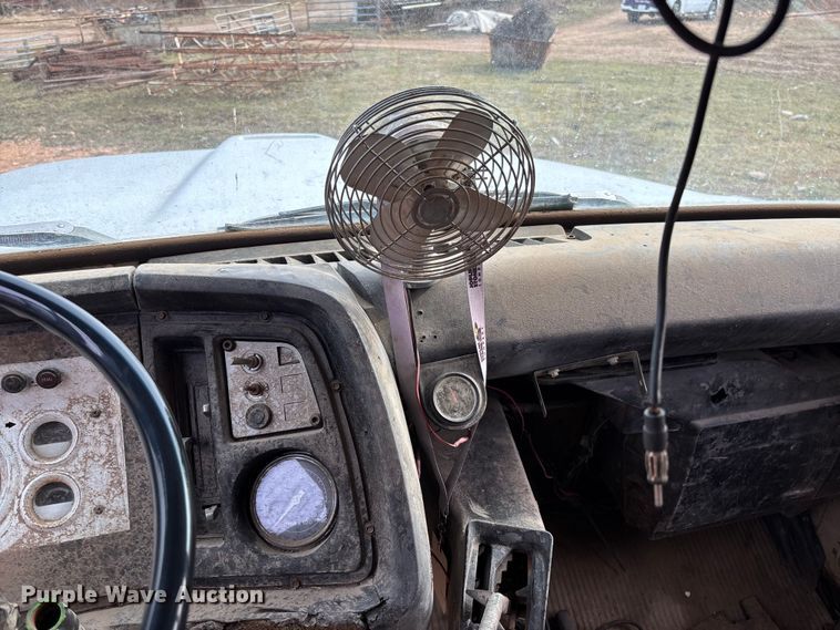 image for item FB3016 1986 Ford LT8000 dump truck