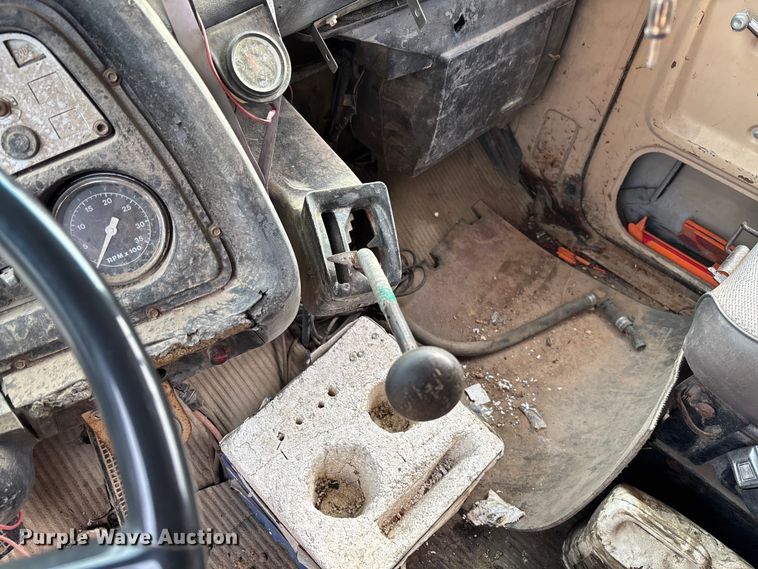 image for item FB3016 1986 Ford LT8000 dump truck