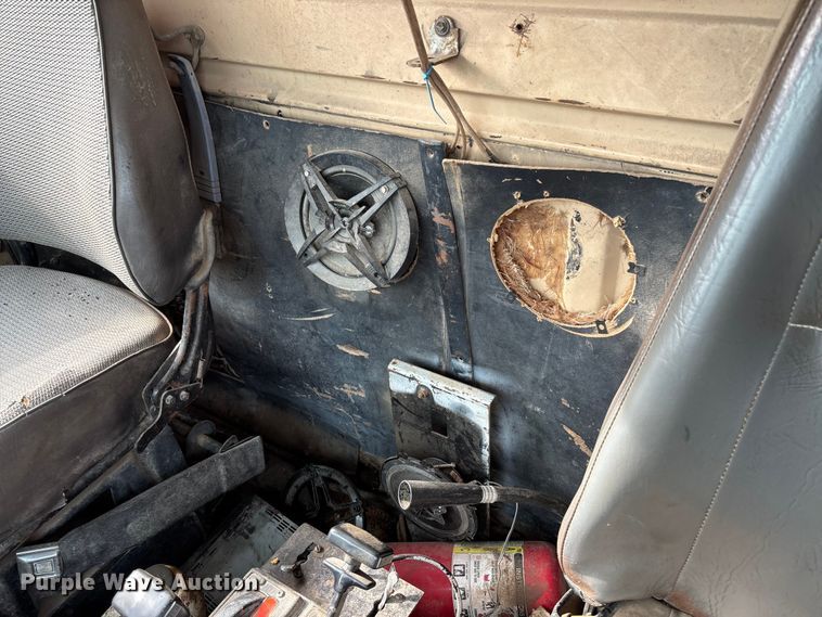 image for item FB3016 1986 Ford LT8000 dump truck