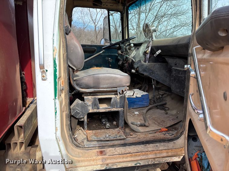 image for item FB3016 1986 Ford LT8000 dump truck