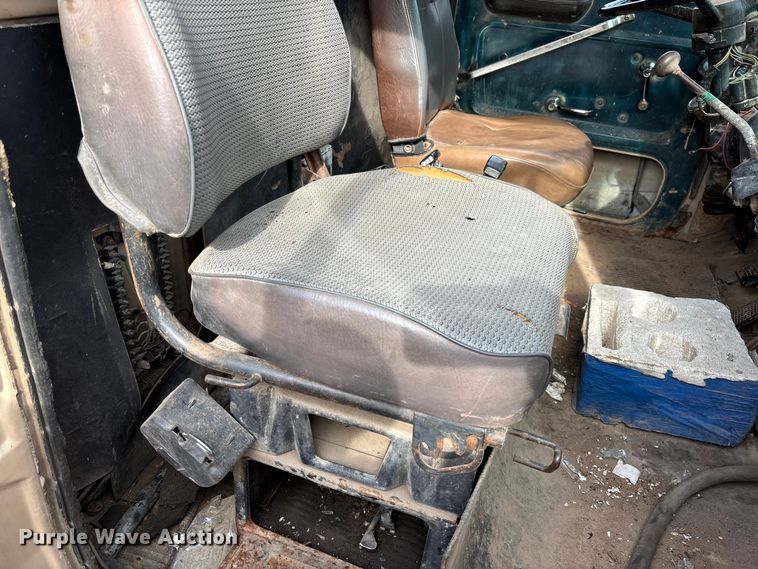 image for item FB3016 1986 Ford LT8000 dump truck