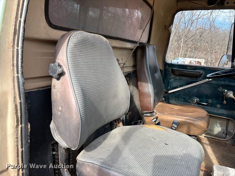 image for item FB3016 1986 Ford LT8000 dump truck