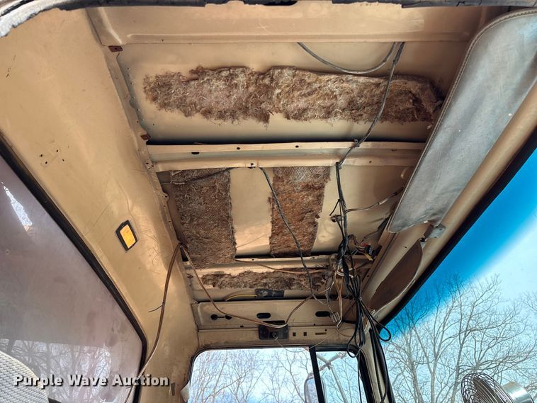 image for item FB3016 1986 Ford LT8000 dump truck