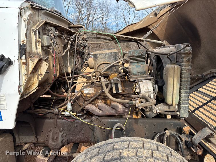 image for item FB3016 1986 Ford LT8000 dump truck