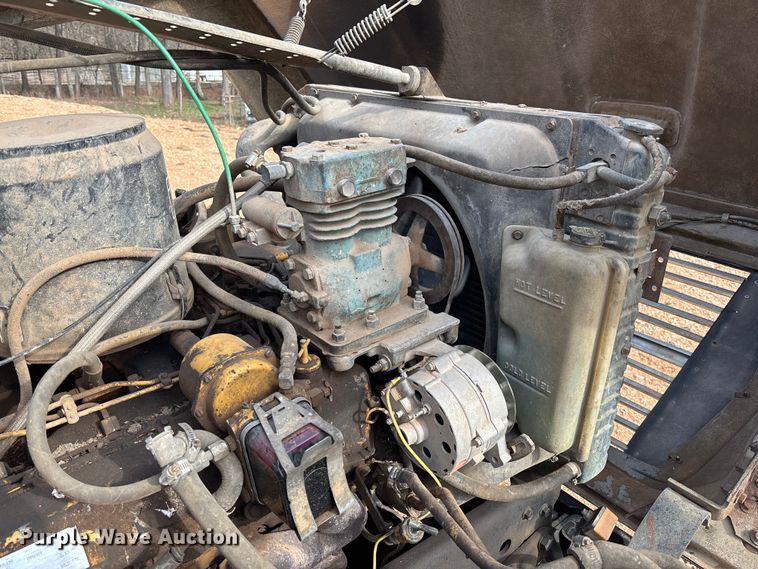 image for item FB3016 1986 Ford LT8000 dump truck